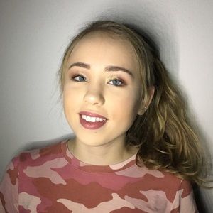 Meet your Posher, Abigail